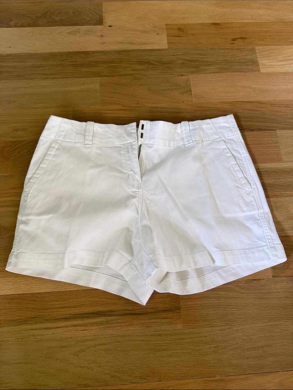 Vineyard Vines White Shorts